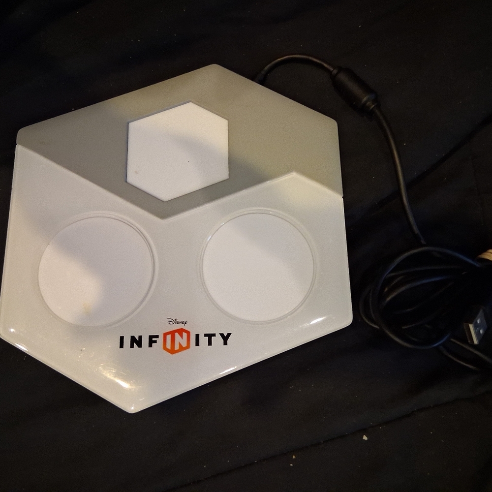 Infinity White Charging Pad